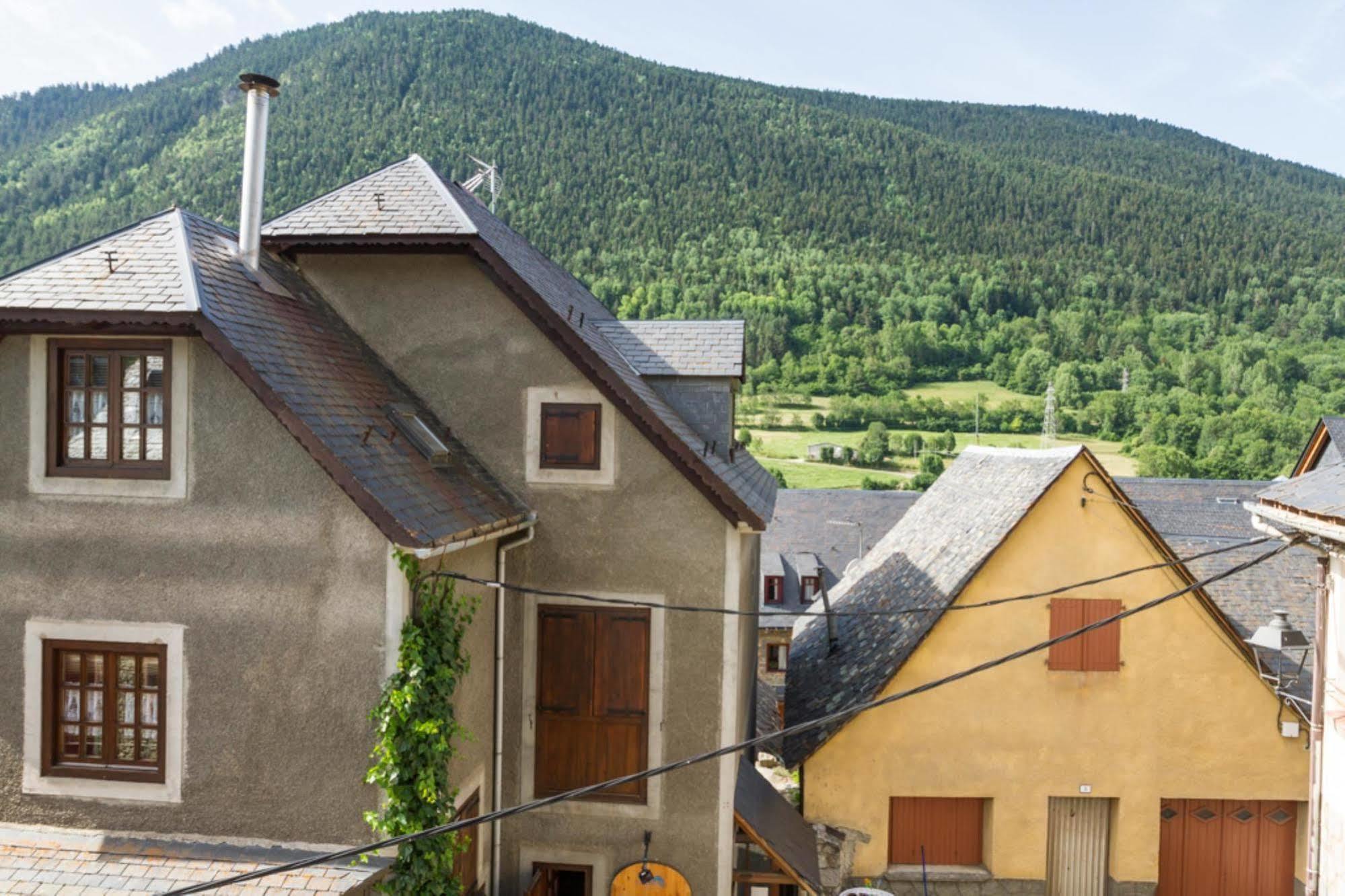 Hostal Aiguamog Salardú Eksteriør bilde