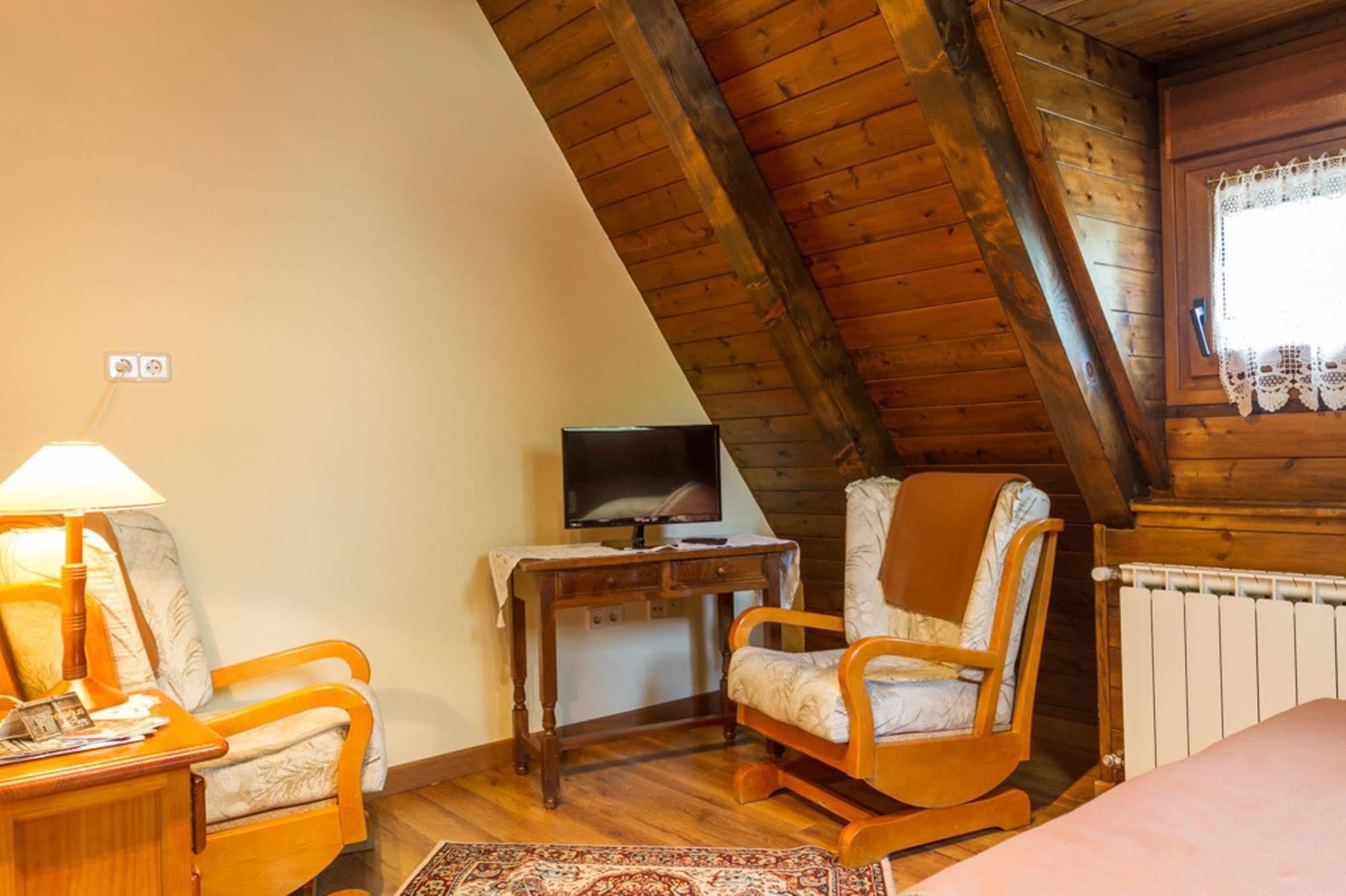 Hostal Aiguamog Salardú Eksteriør bilde