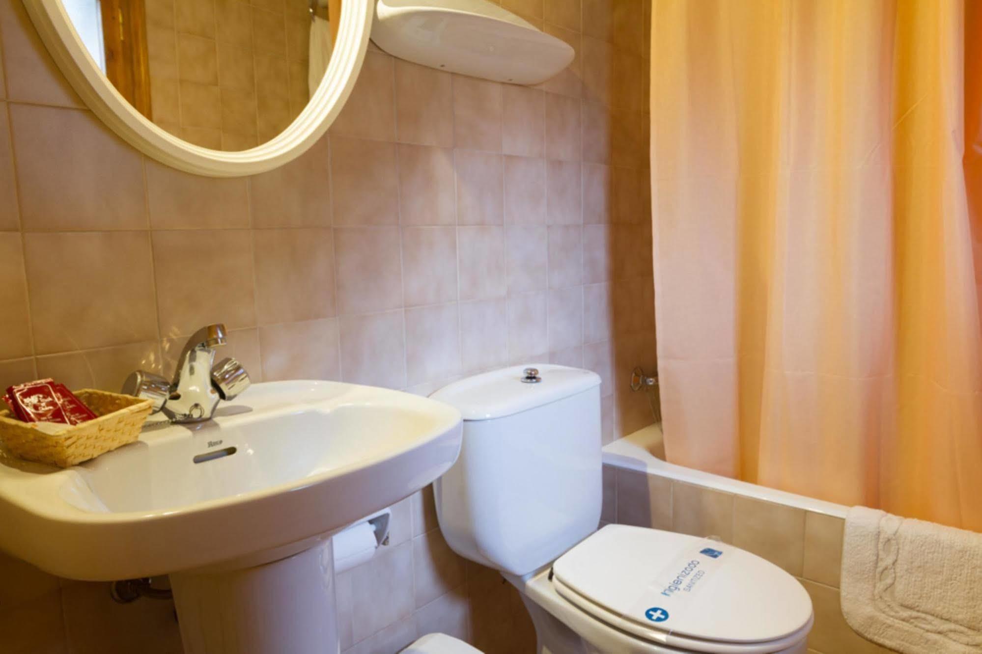 Hostal Aiguamog Salardú Eksteriør bilde