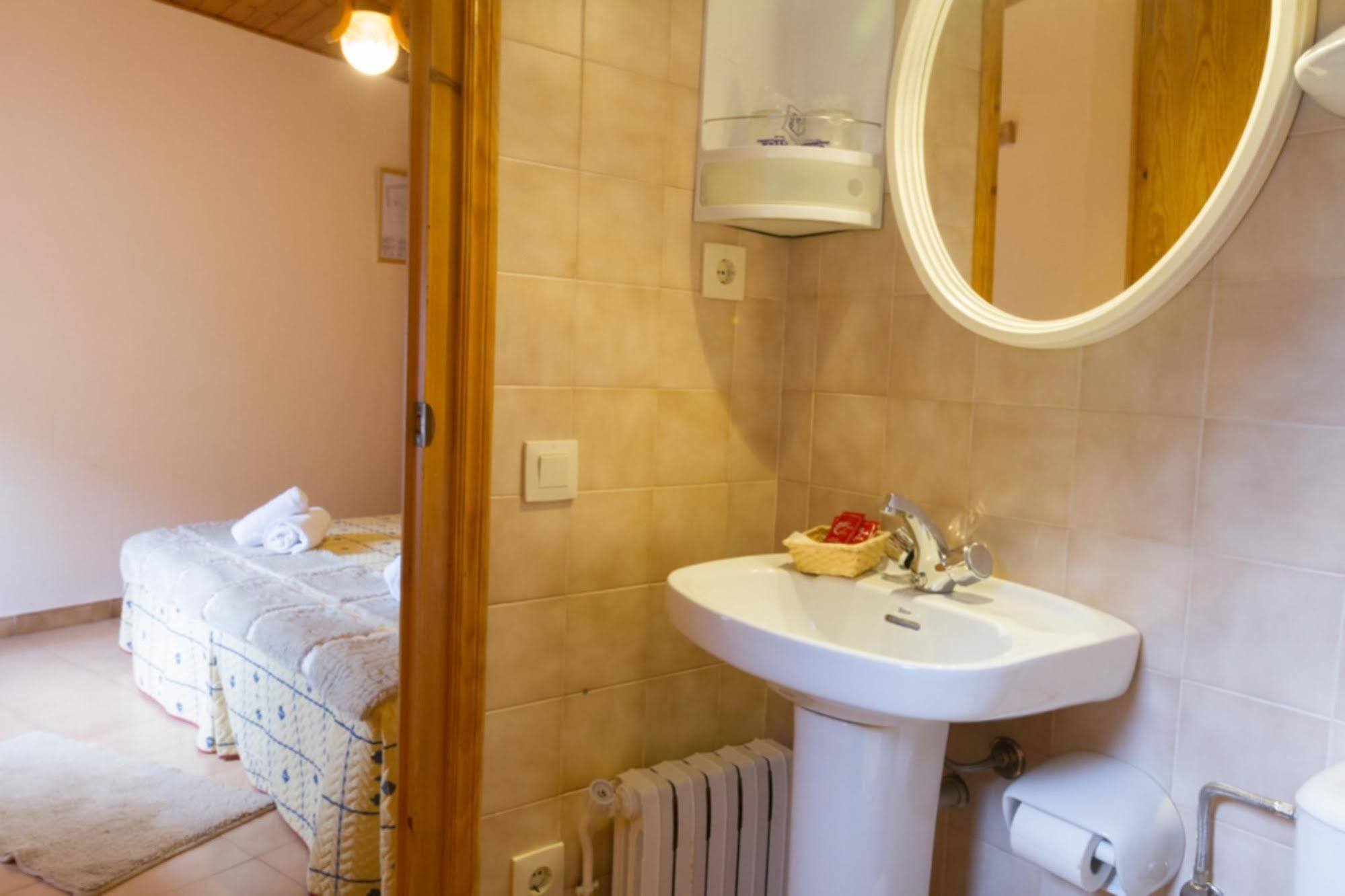 Hostal Aiguamog Salardú Eksteriør bilde