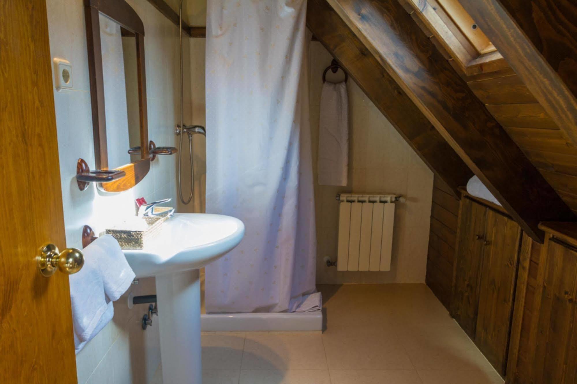 Hostal Aiguamog Salardú Eksteriør bilde