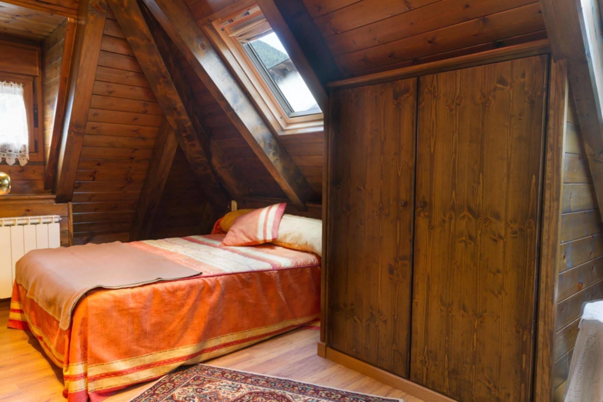 Hostal Aiguamog Salardú Eksteriør bilde