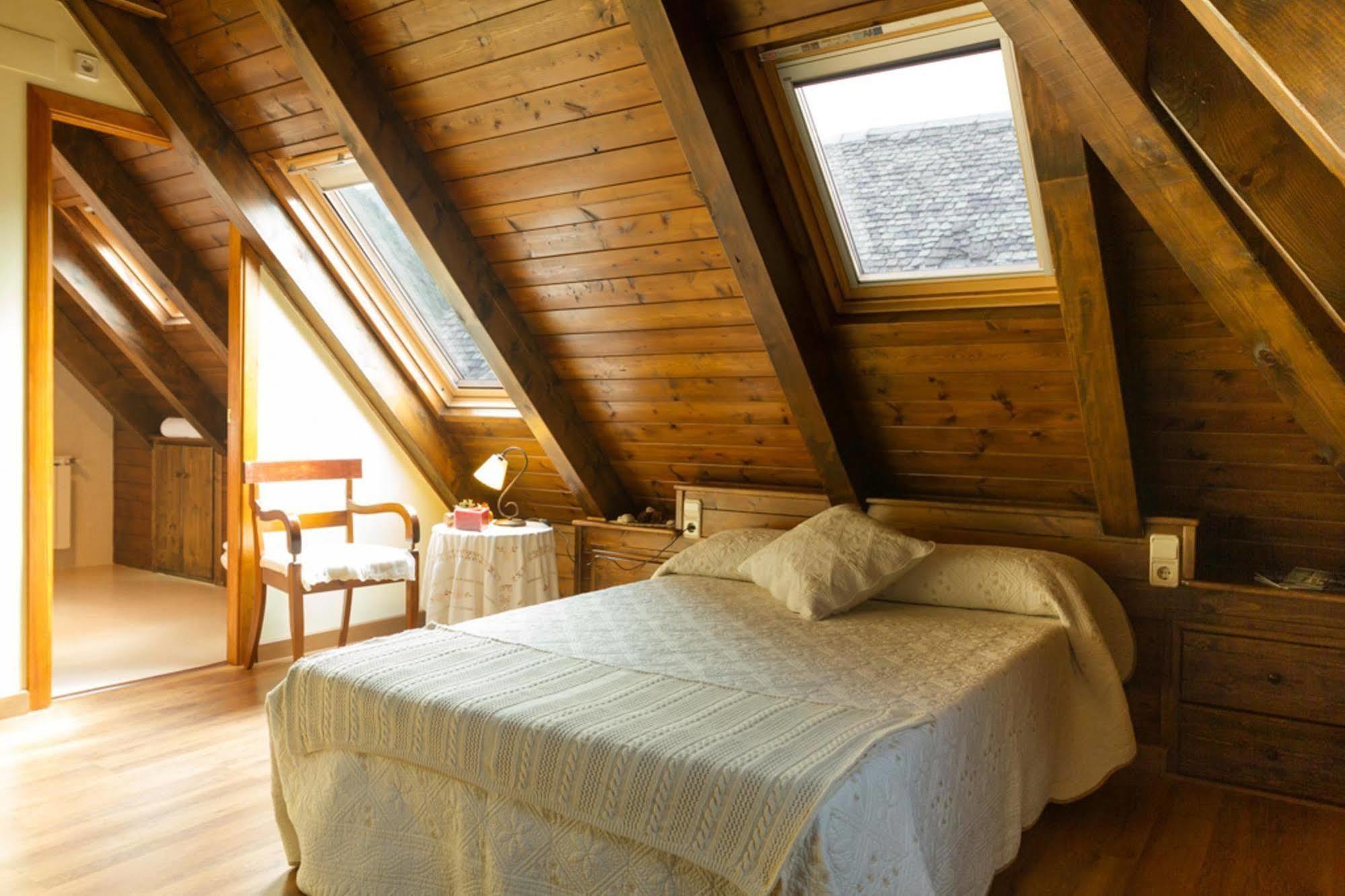 Hostal Aiguamog Salardú Eksteriør bilde