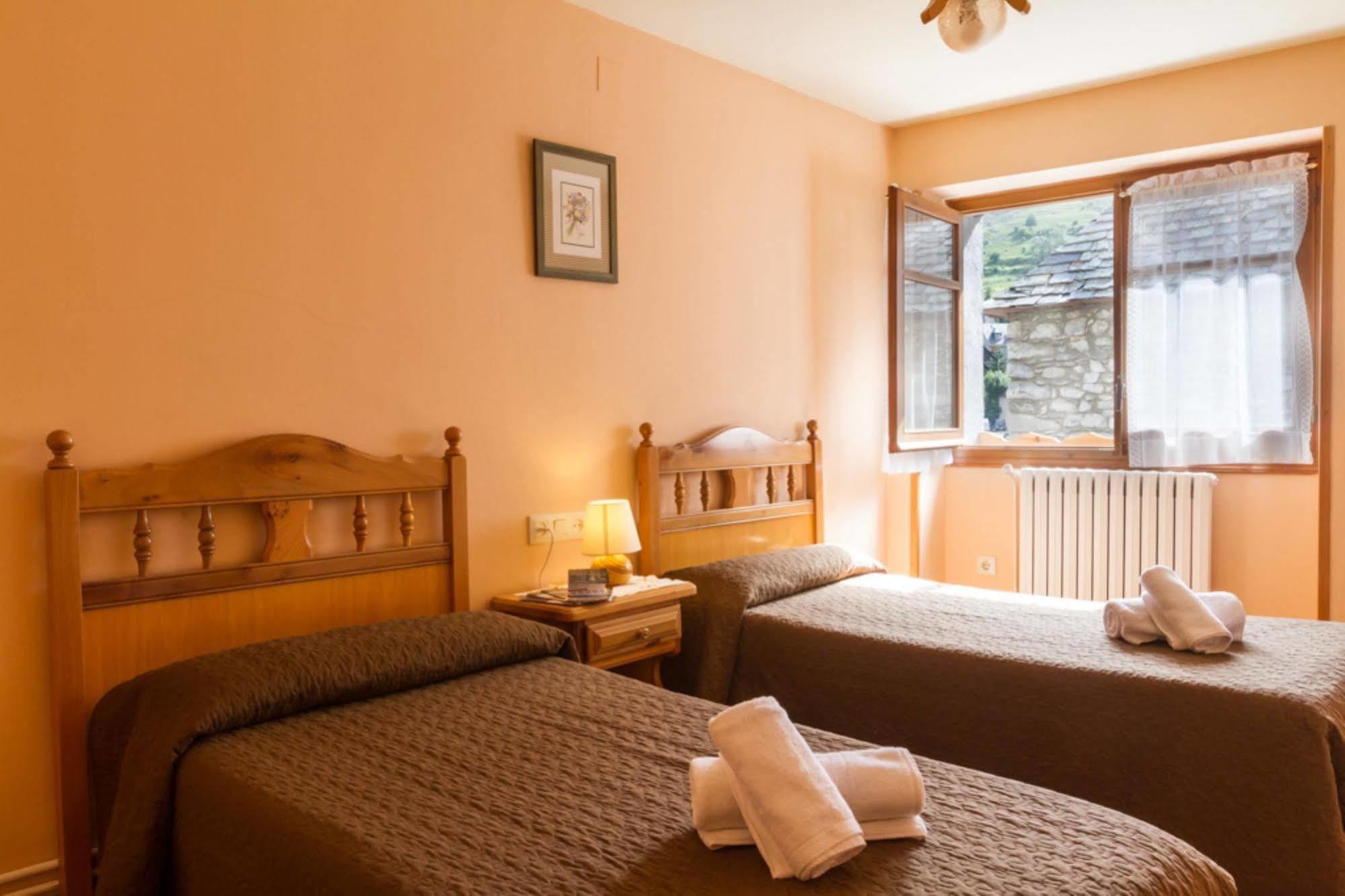 Hostal Aiguamog Salardú Eksteriør bilde