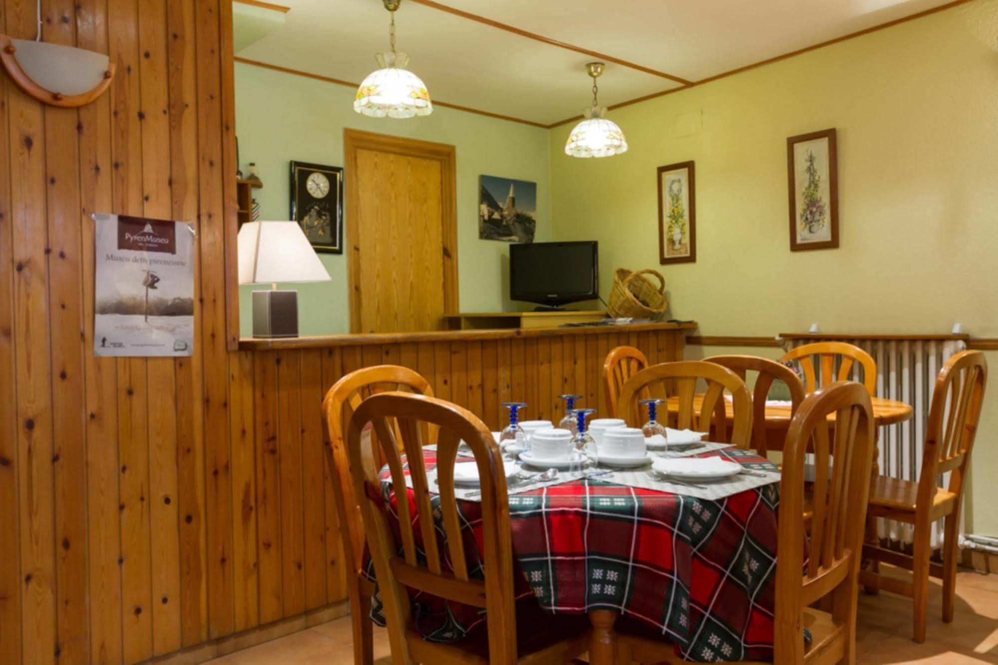 Hostal Aiguamog Salardú Eksteriør bilde