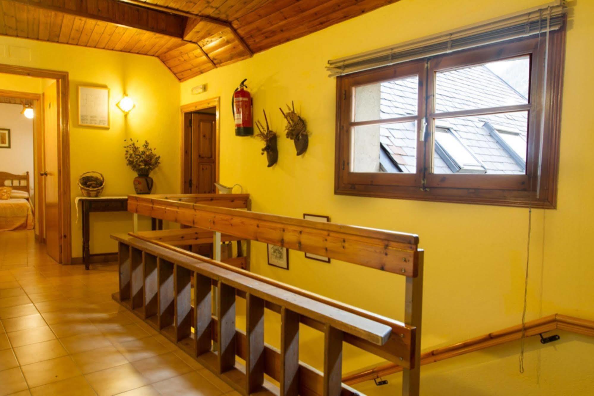 Hostal Aiguamog Salardú Eksteriør bilde